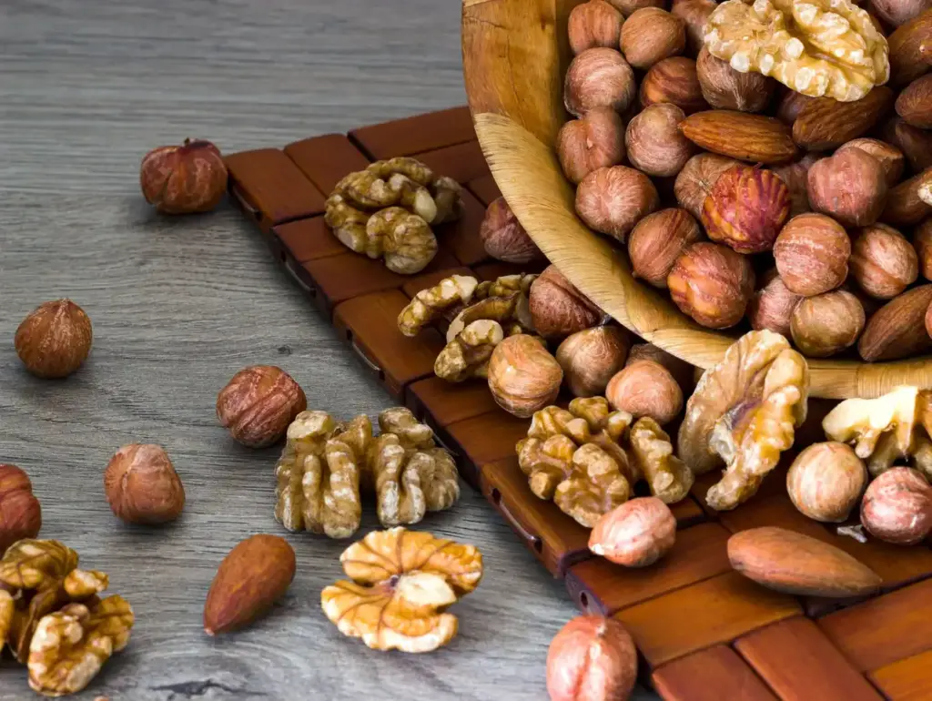 Nuts and seeds such as chia seeds, pine nuts, walnuts, almonds, pumpkin seeds and cashews contain good fats that your body needs.